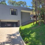Fachada da casa no condomínio JARDINS em Brumadinho