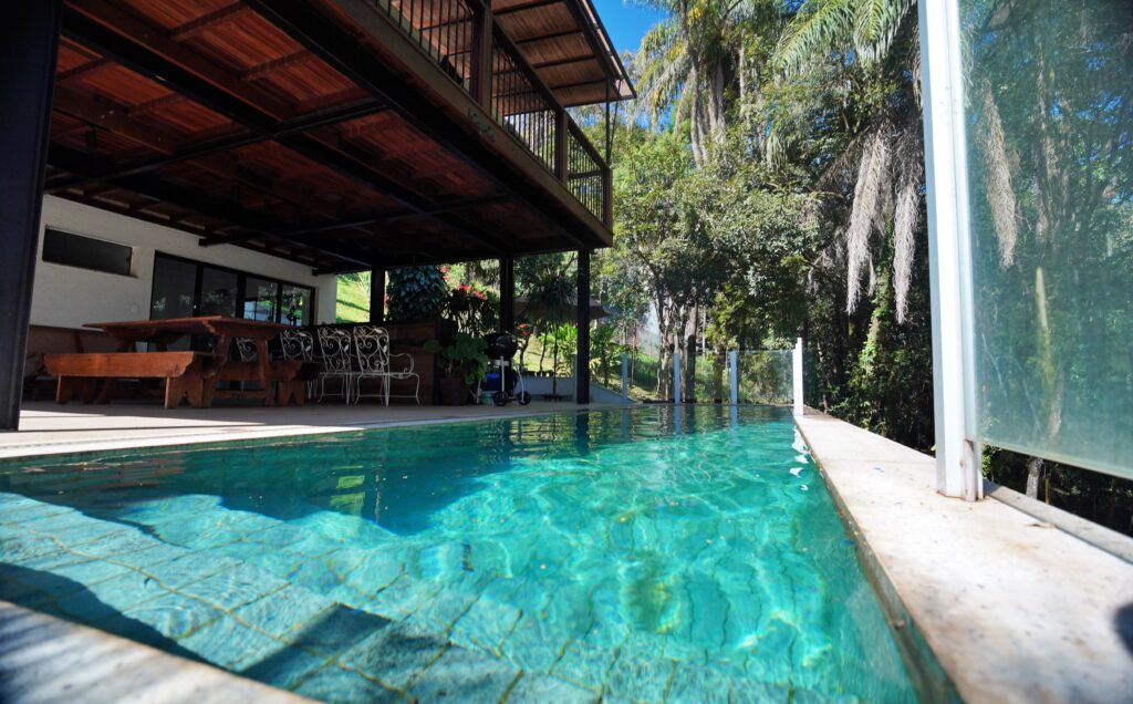 Casa completa, 4 quartos, gourmet, piscina e vista para área verde