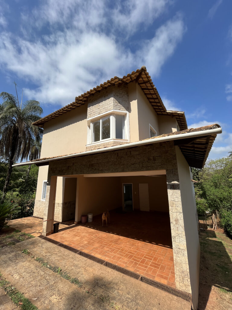Casa em localização especial, com vista para o lago e área preservada