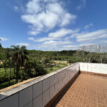 Casa com cinco quartos e vista para o lago no Condomínio Jardins
