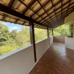 Casa com cinco quartos e vista para o lago no Condomínio Jardins