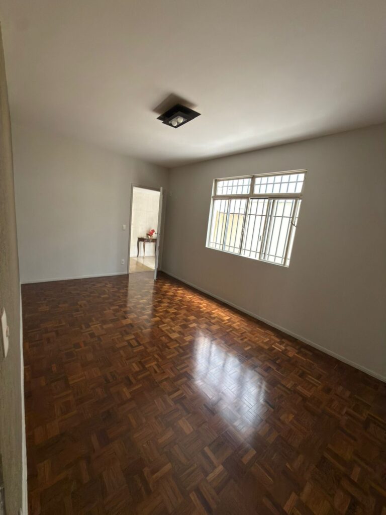 Apartamento de 3 quartos, DCE e 01 vaga, para locação no bairro Luxemburgo