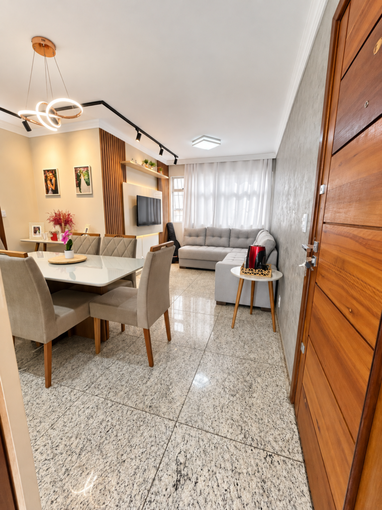 Apartamento reformado de 3 quartos à venda no bairro Floresta
